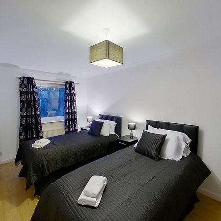 Orange Town House - Shaw Road, Only 6 Minutes To City Centre Aberdeen Kültér fotó