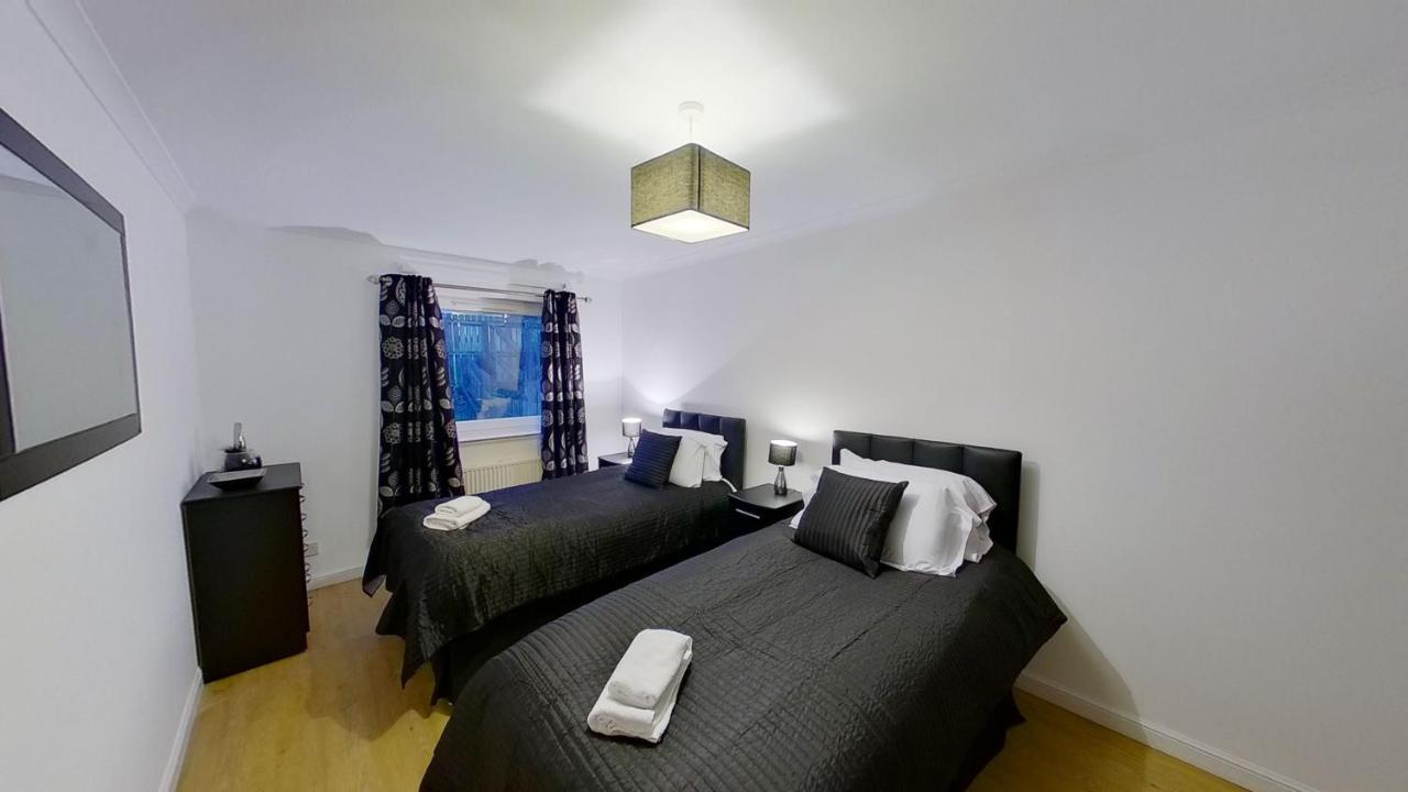 Orange Town House - Shaw Road, Only 6 Minutes To City Centre Aberdeen Kültér fotó