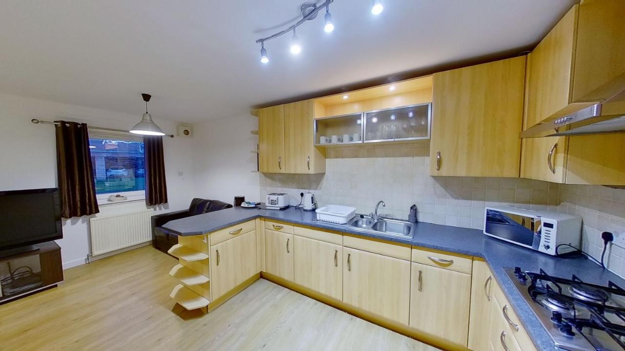 Orange Town House - Shaw Road, Only 6 Minutes To City Centre Aberdeen Kültér fotó