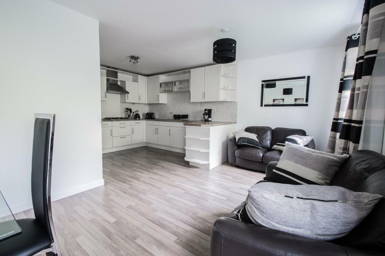 Orange Town House - Shaw Road, Only 6 Minutes To City Centre Aberdeen Kültér fotó
